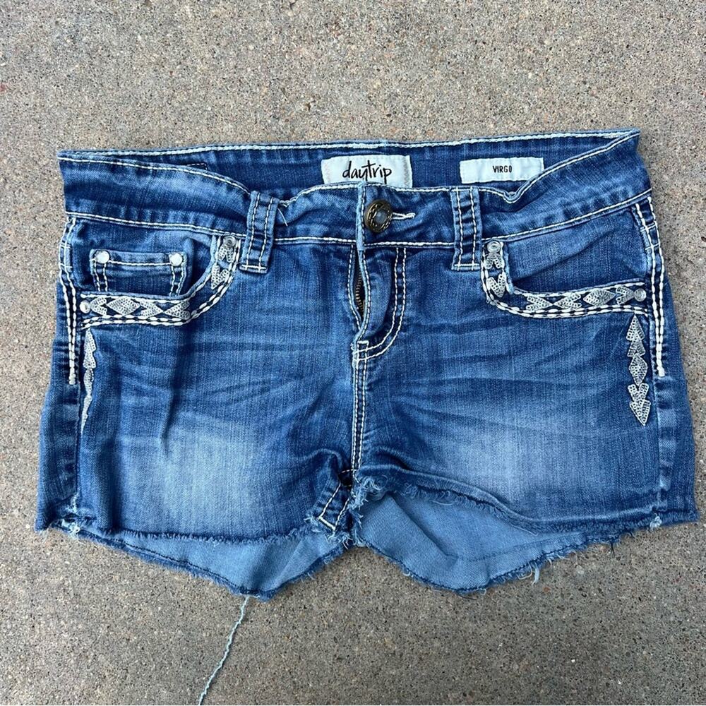 Daytrip Virgo embroidered sequin bling cut off fray hem jean shorts Size 29
